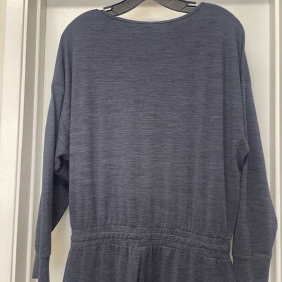 VUORI Lux Long Sleeve V-Neck Jogger Jumpsuit Midnight Heather Blue - Picture 10 of 10